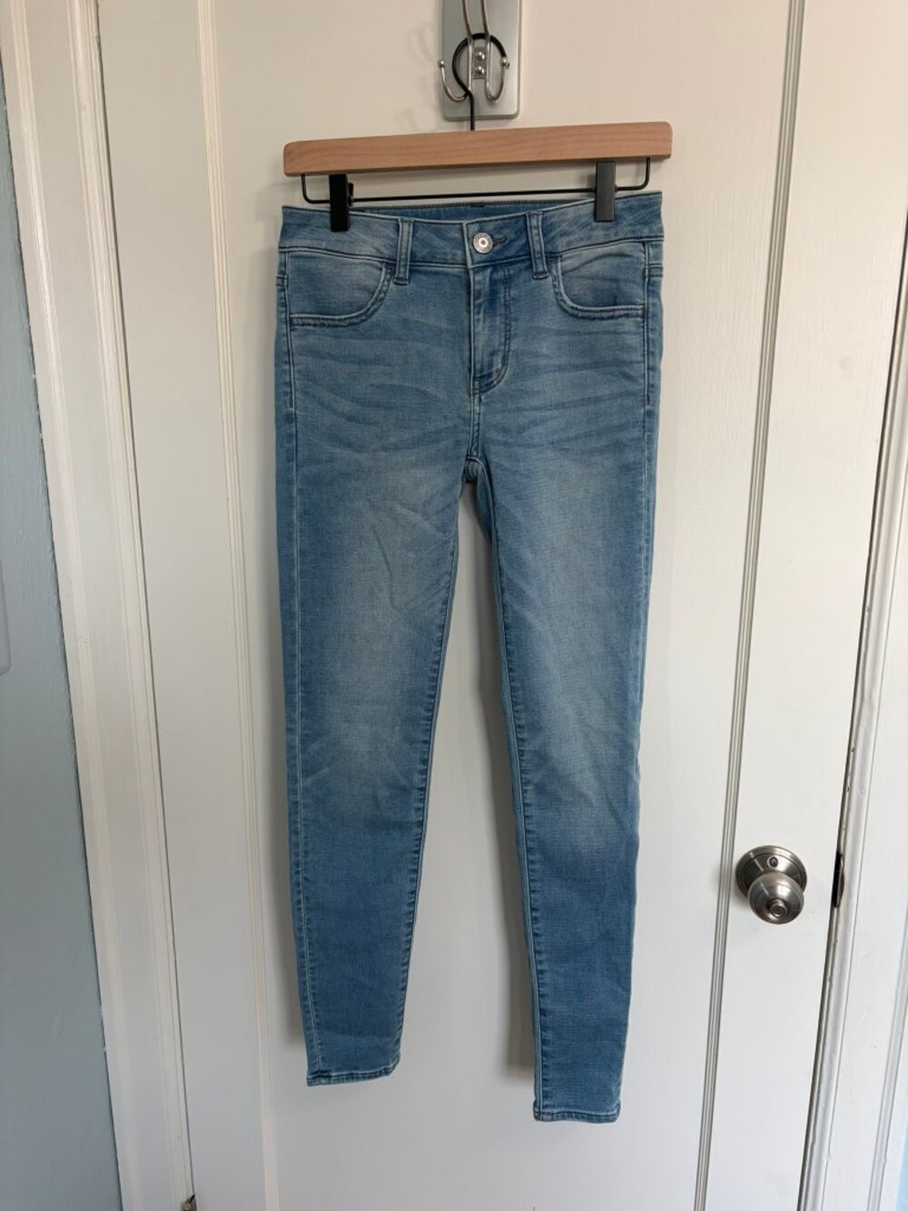NWT American Eagle Jegging Super Stretch Light Wash Sz 4
